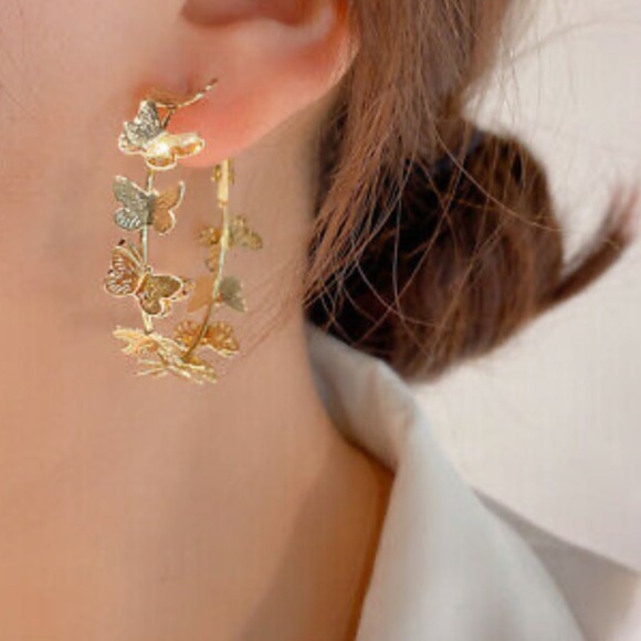 NEW 18k Gold Plated Butterflies Earrings - Picture 3 of 9